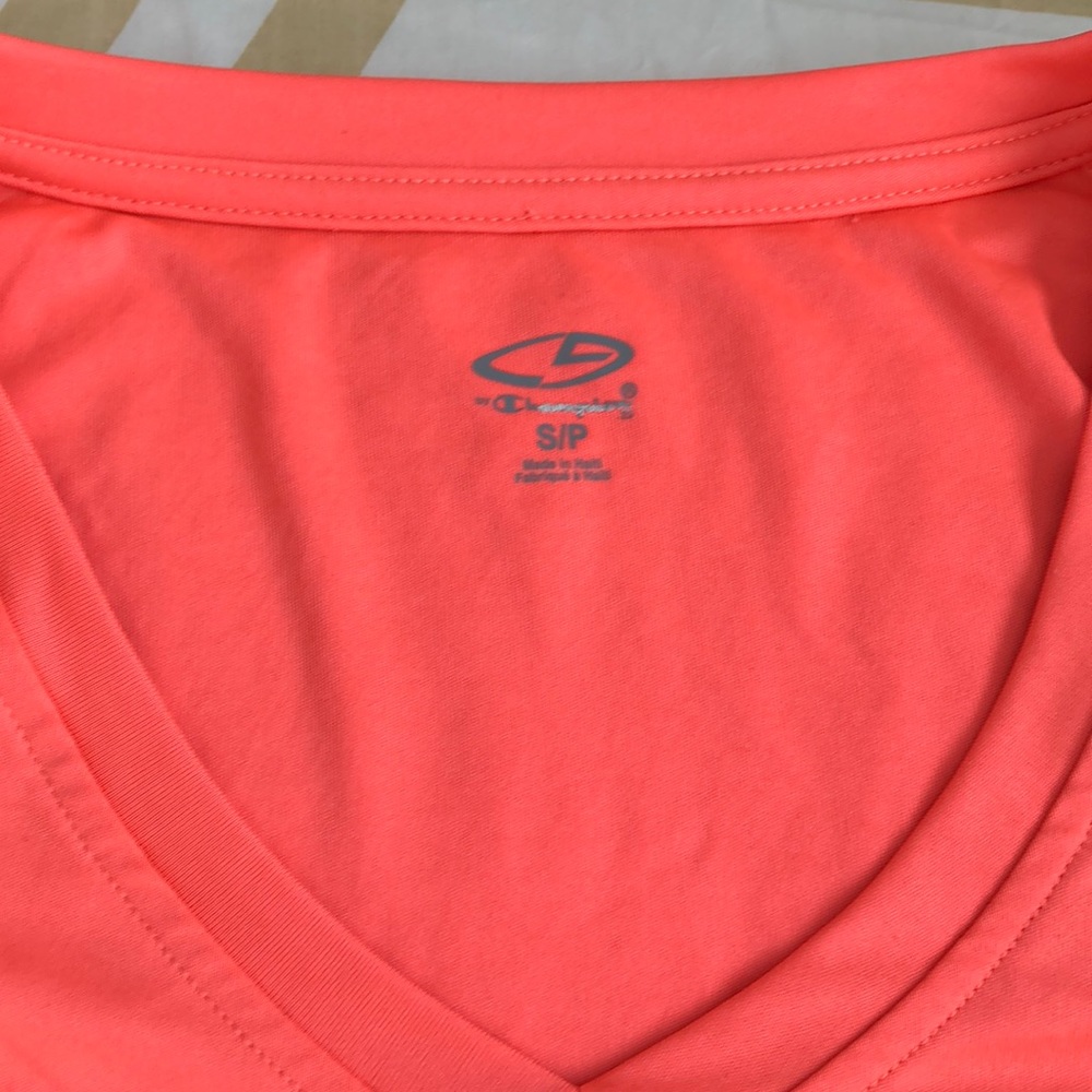 Workout top - Picture 2 of 4